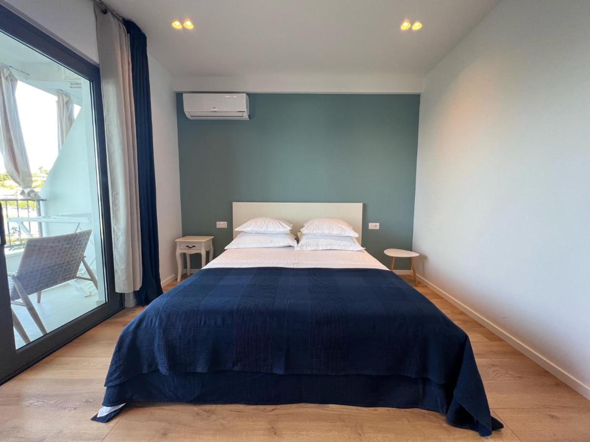 Beachfront Comfort Apartments Sinajko Podgora Luaran gambar