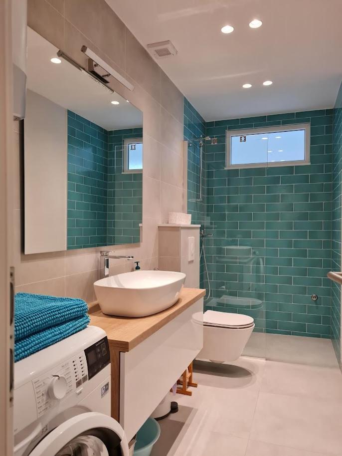 Beachfront Comfort Apartments Sinajko Podgora Luaran gambar