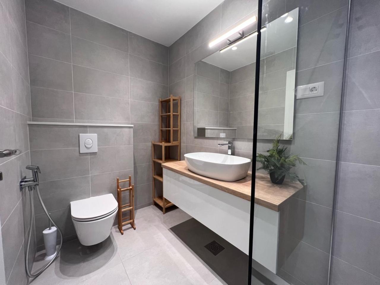 Beachfront Comfort Apartments Sinajko Podgora Luaran gambar