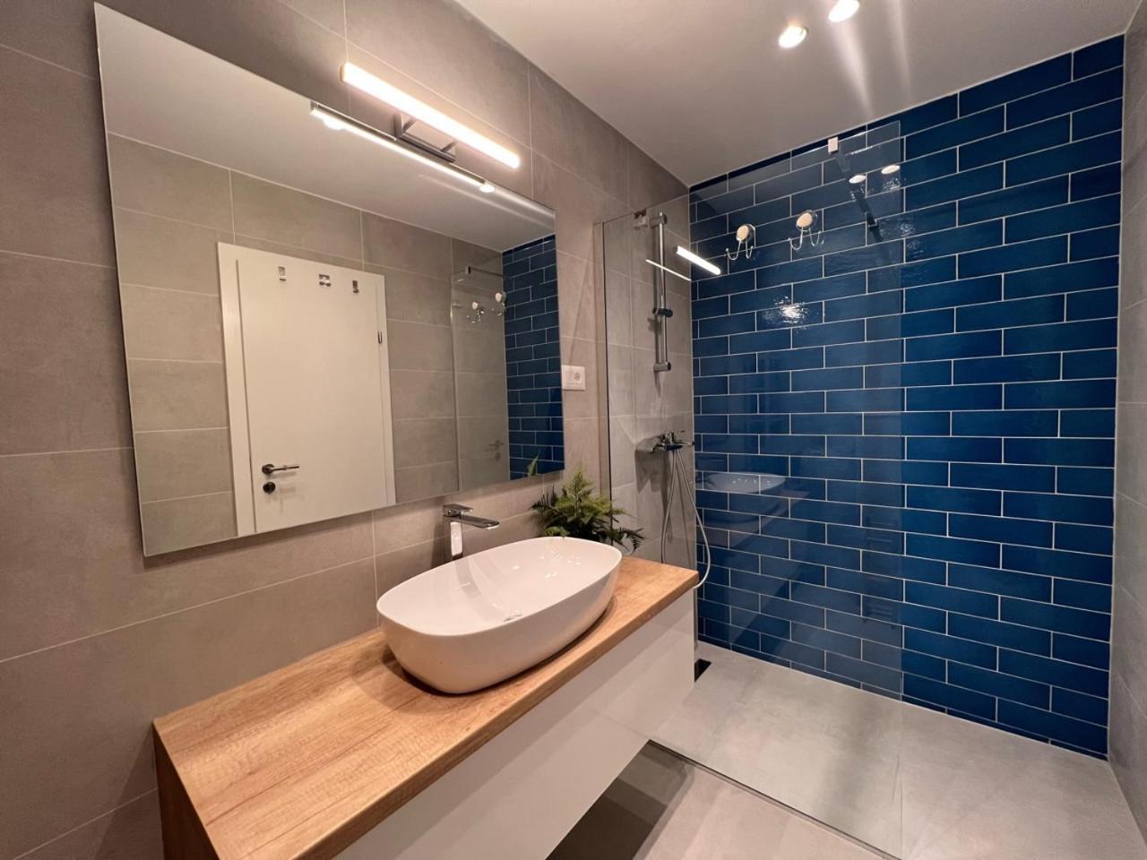 Beachfront Comfort Apartments Sinajko Podgora Luaran gambar