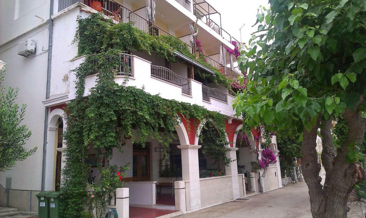 Beachfront Comfort Apartments Sinajko Podgora Luaran gambar